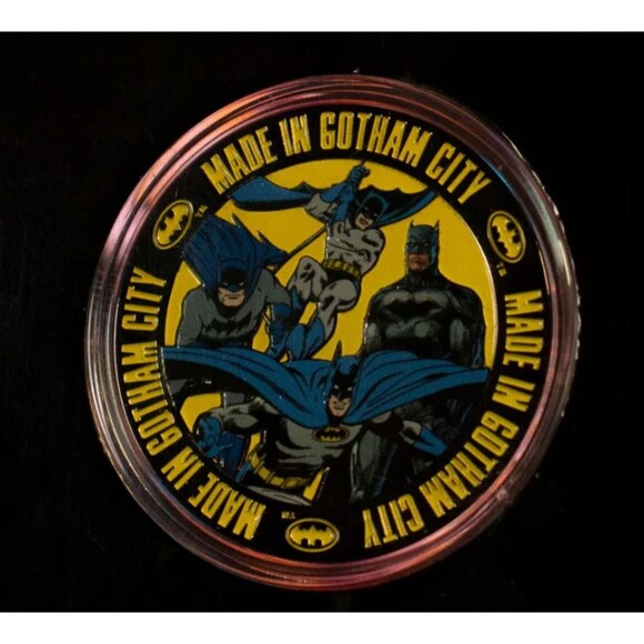 Batman 85th Anniversary Gotham City Coin Official Collectible Full Color Badge - Picture 2 of 4